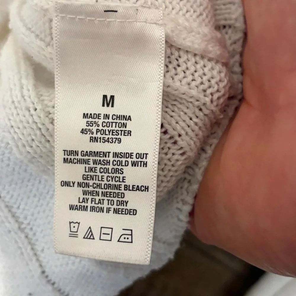 Aeropostale white ribbed knit cardigan in size M